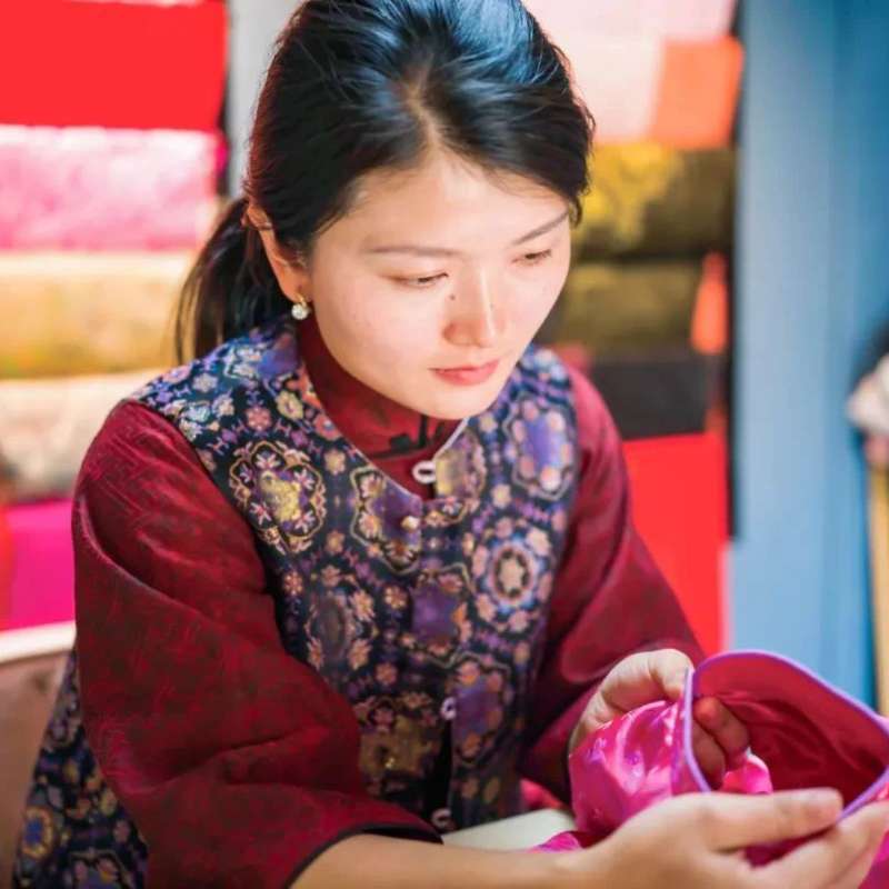 为奋斗者｜对话林艺姗：一针一线织妄想，旗袍袅袅绽青春